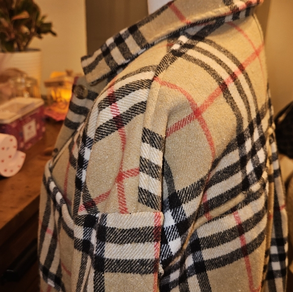 Plaid Women's Sherpa-Lined Light Jacket - Picture 5 of 5